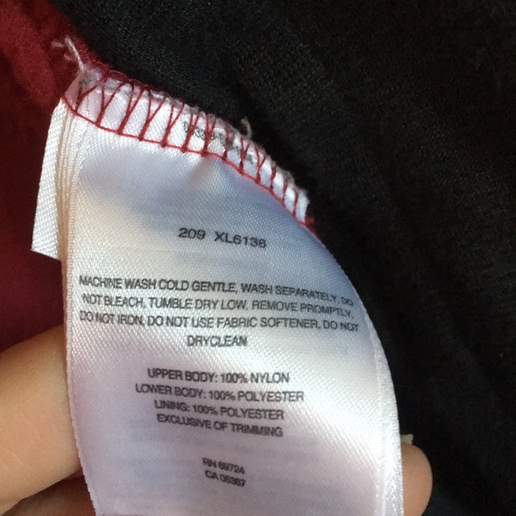 Columbia fleece in a dark berry red - Picture 7 of 7